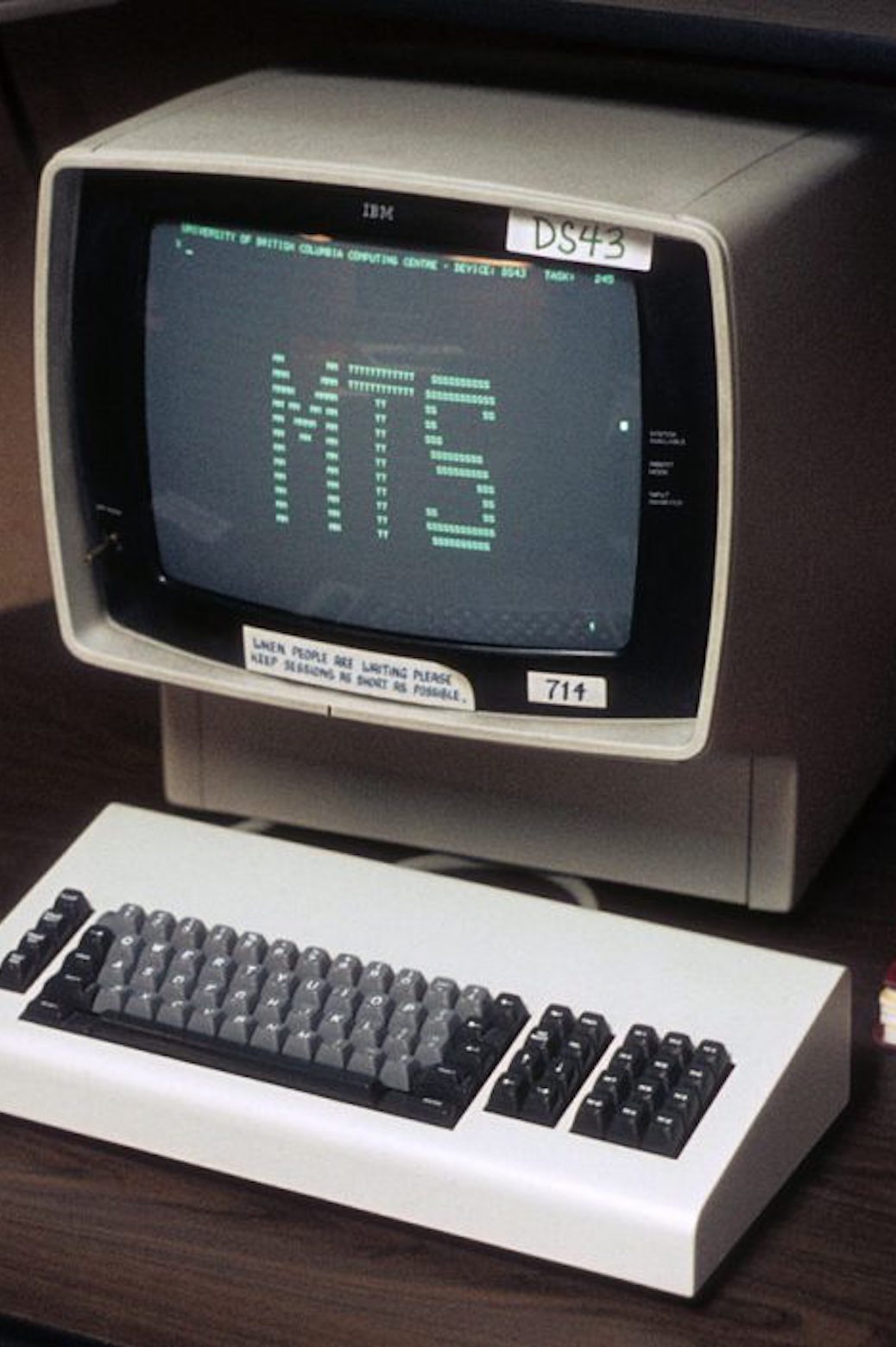 Old computer with the letters MTS on the screen