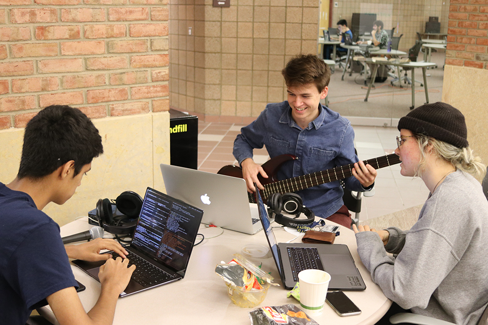 Designing the winning project: the bass guitar triggered sampler.
