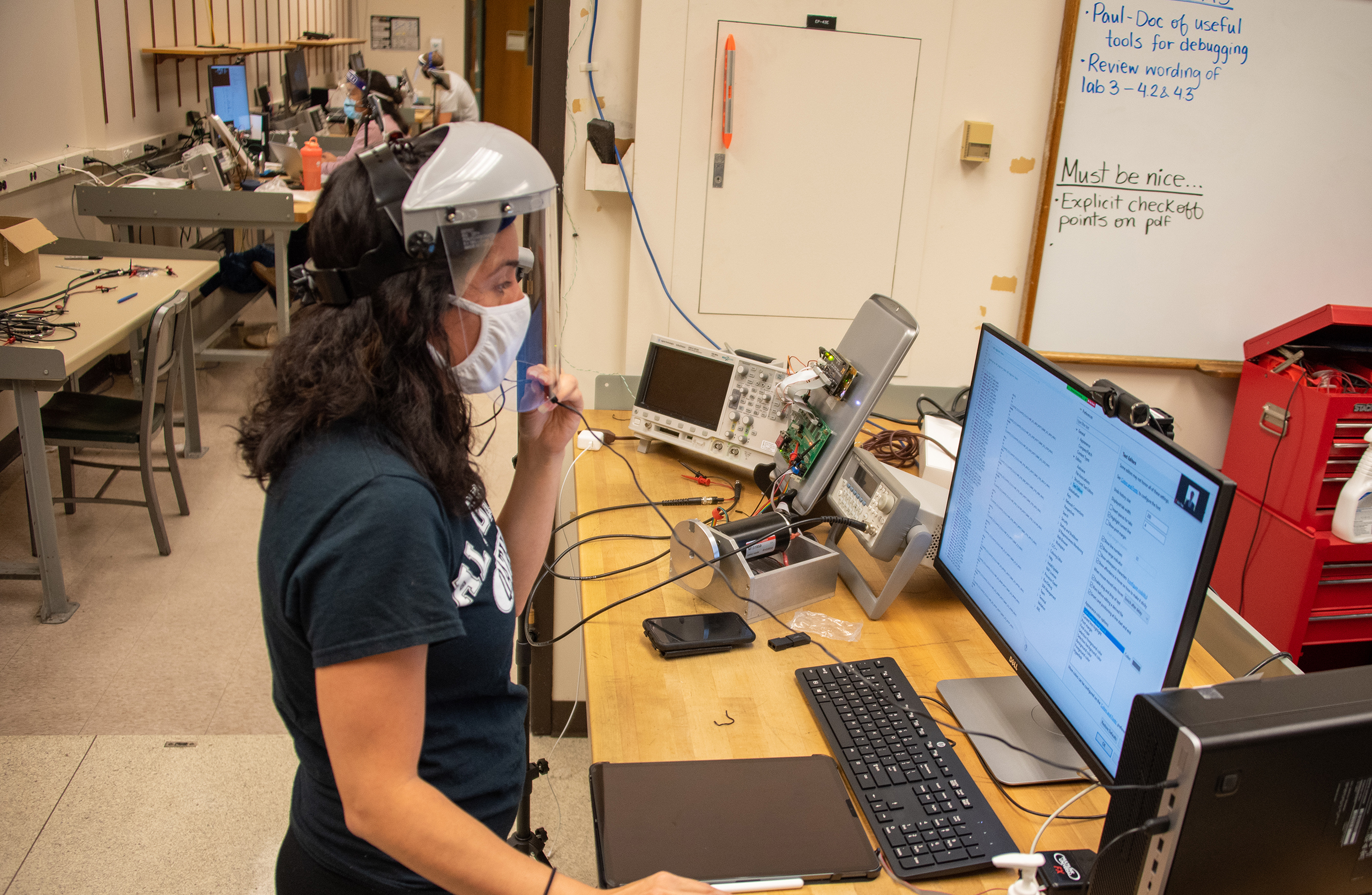 graduate student instructor in a lab during covid-19